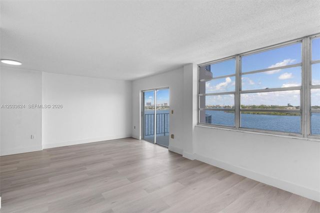 11930 N Bayshore Dr 704, North Miami, FL 33181