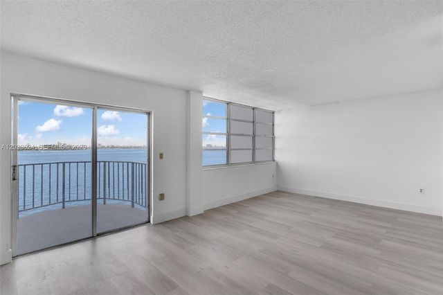11930 N Bayshore Dr 704, North Miami, FL 33181