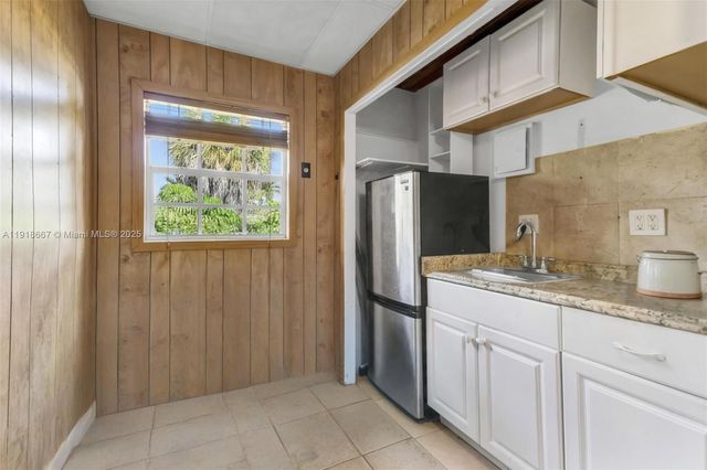 16001 SW 98th Ave, Miami, FL 33157