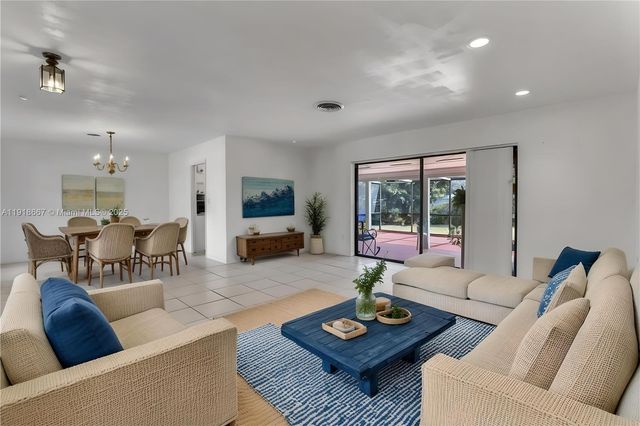 16001 SW 98th Ave, Miami, FL 33157