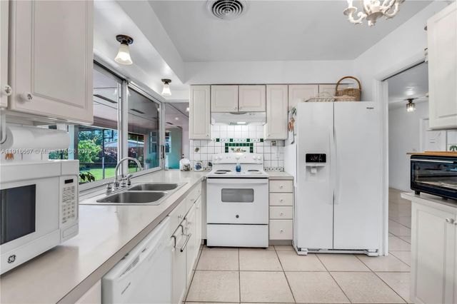 16001 SW 98th Ave, Miami, FL 33157