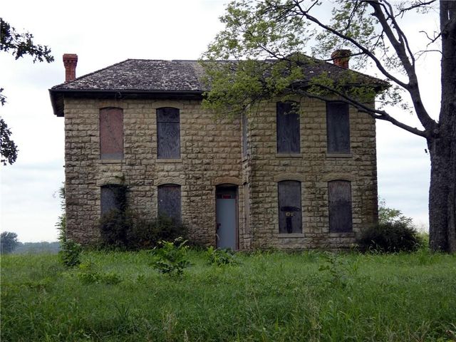 1903 E 1400 Road, Lawrence, KS 66044