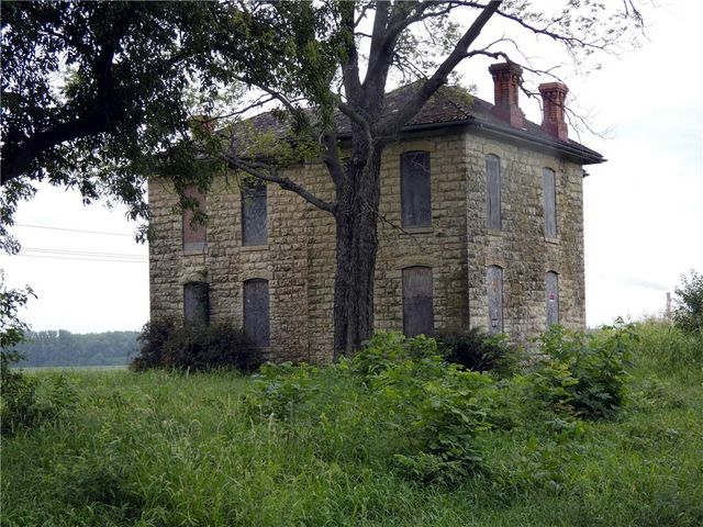 1903 E 1400 Road, Lawrence, KS 66044