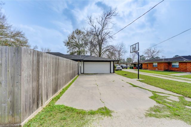 1009 Susan Street, Dayton, TX 77535