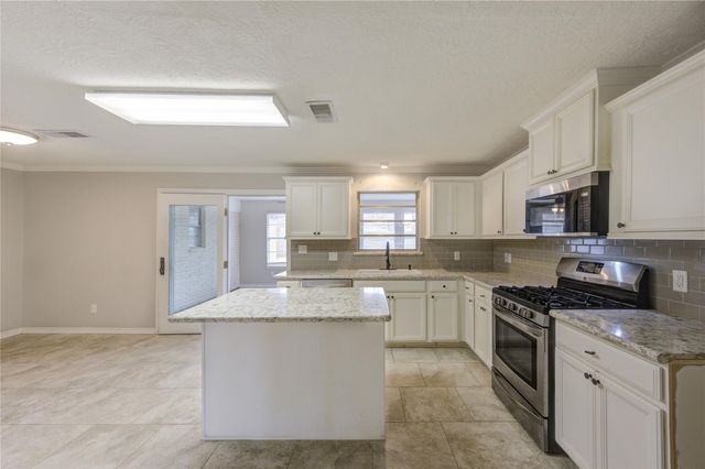 1009 Susan Street, Dayton, TX 77535