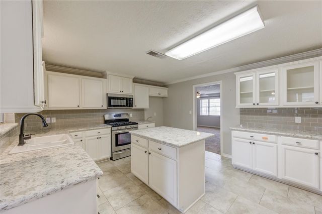 1009 Susan Street, Dayton, TX 77535