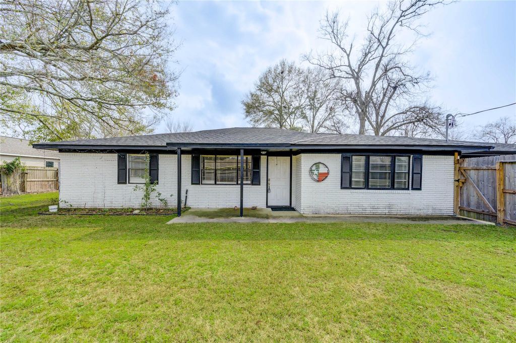 1009 Susan Street, Dayton, TX 77535