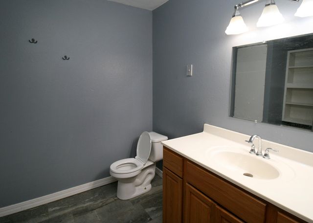 1201 E East Court, Ozark, MO 65721
