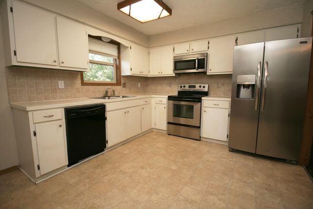 1201 E East Court, Ozark, MO 65721