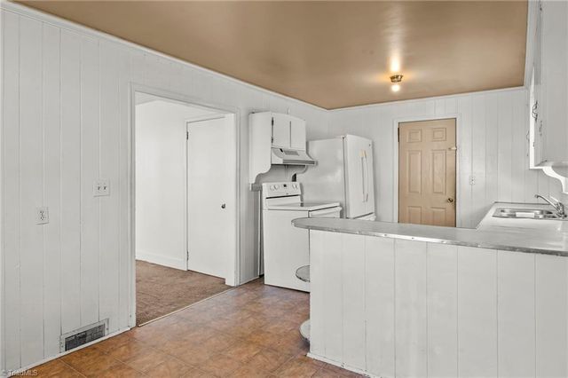 3624 Yadkinville Road, Winston-salem, NC 27106