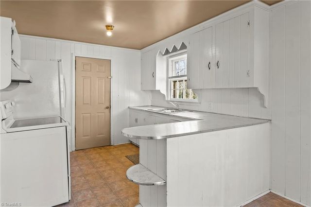 3624 Yadkinville Road, Winston-salem, NC 27106