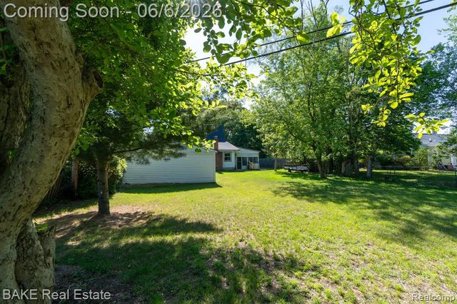 10195 Stark Road, Livonia, MI 48150