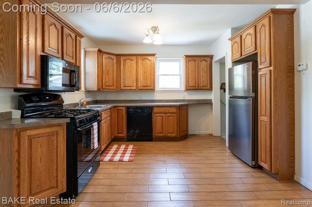 10195 Stark Road, Livonia, MI 48150