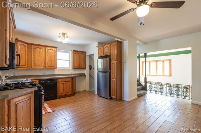 10195 Stark Road, Livonia, MI 48150