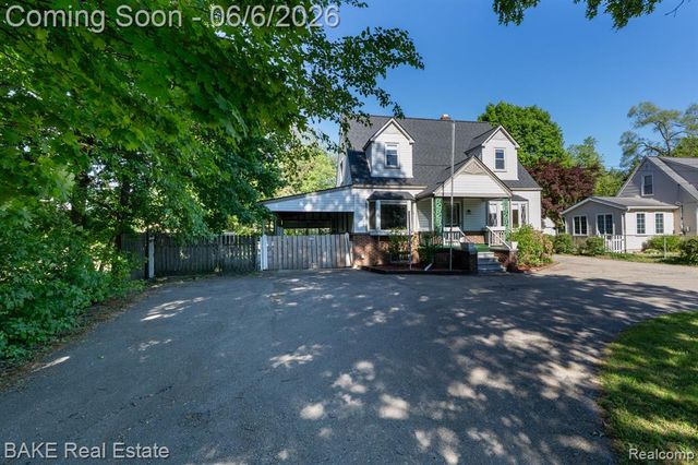 10195 Stark Road, Livonia, MI 48150