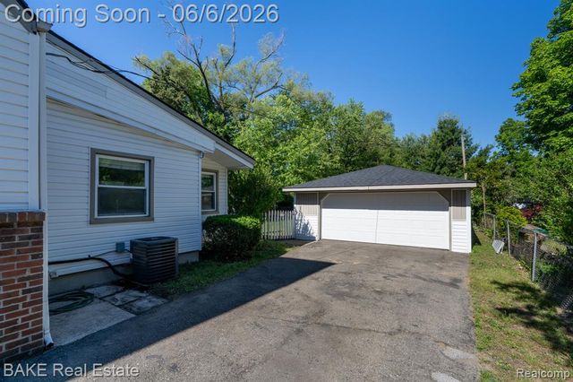 10195 Stark Road, Livonia, MI 48150