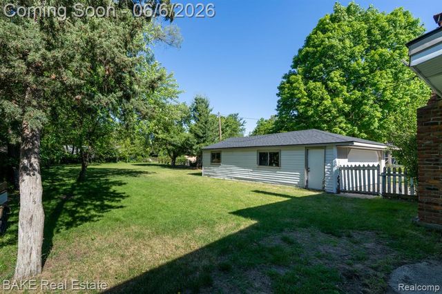 10195 Stark Road, Livonia, MI 48150