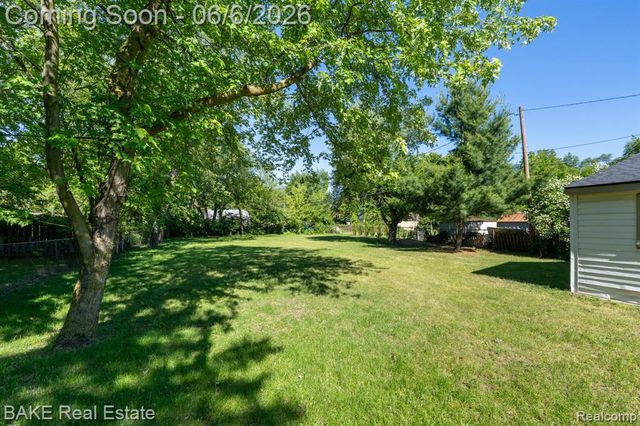 10195 Stark Road, Livonia, MI 48150