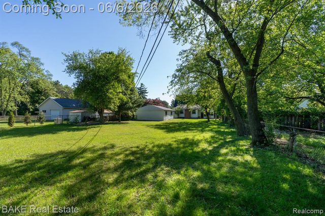 10195 Stark Road, Livonia, MI 48150