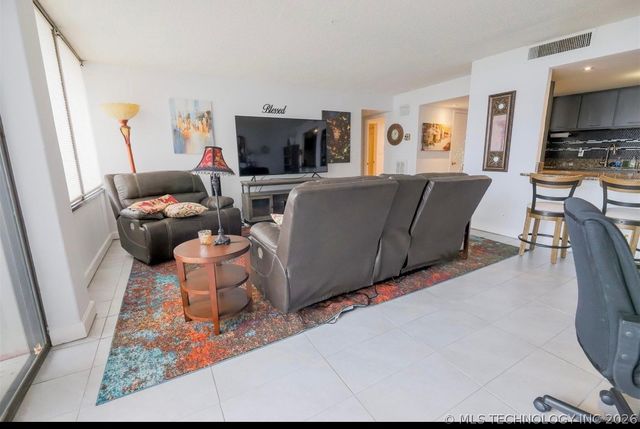 450 W 7th Street S 906, Tulsa, OK 74119