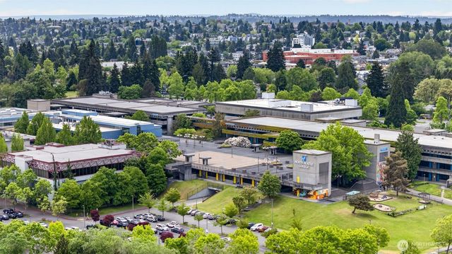 9257 Interlake Avenue N, Seattle, WA 98103