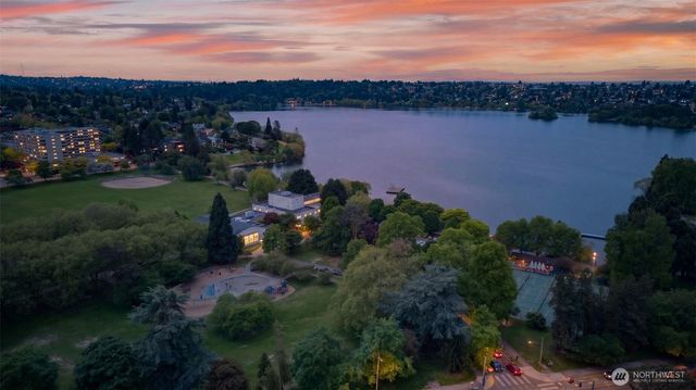 9257 Interlake Avenue N, Seattle, WA 98103