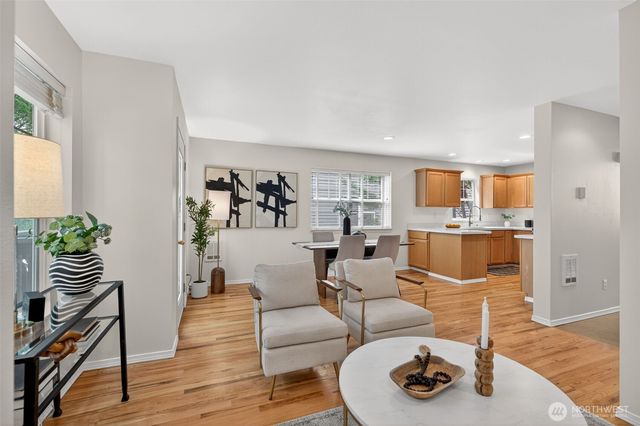 9257 Interlake Avenue N, Seattle, WA 98103