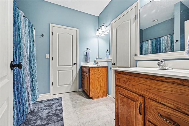 15423 N Mount Olivet Road, Smithville, MO 64089