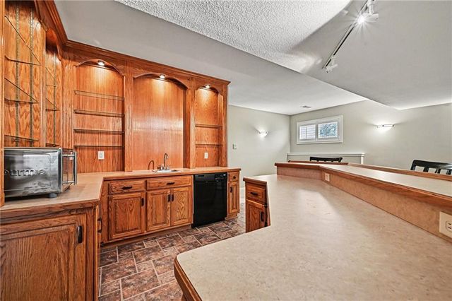 15423 N Mount Olivet Road, Smithville, MO 64089