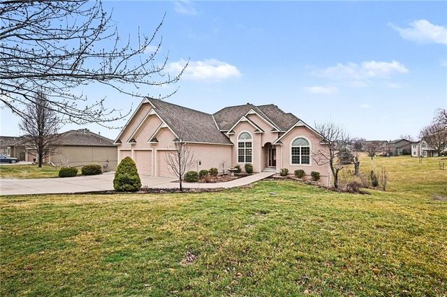 15423 N Mount Olivet Road, Smithville, MO 64089