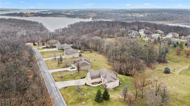 15423 N Mount Olivet Road, Smithville, MO 64089