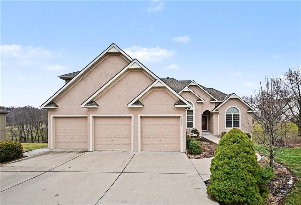 15423 N Mount Olivet Road, Smithville, MO 64089