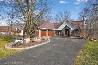 2206 Moorlands View, Oceola Township, MI 48855