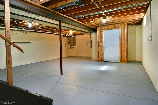 6525 Duck Creek Road, Berlin Center, OH 44401