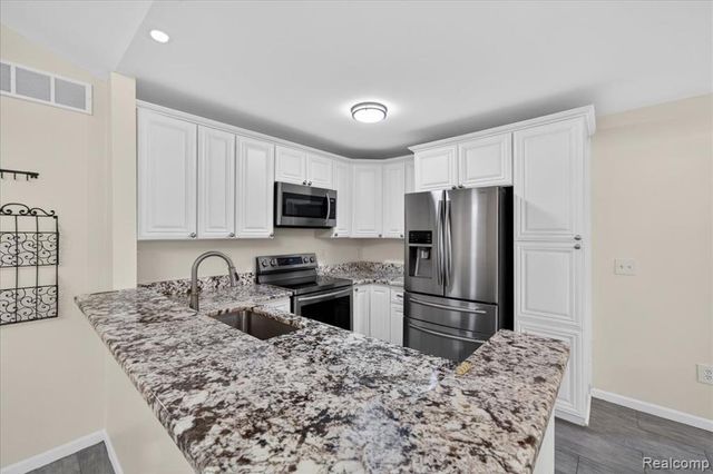 15235 Cornell Drive, Clinton Township, MI 48038