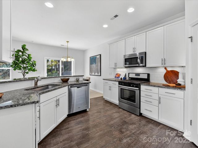 2568 Royal York Avenue, Charlotte, NC 28210