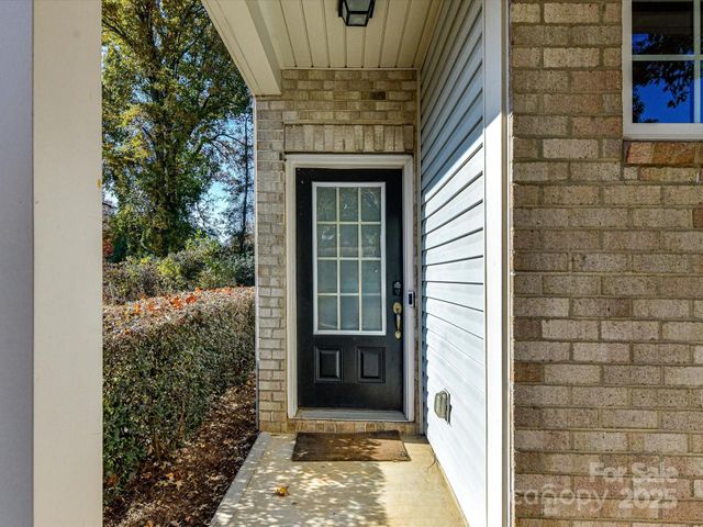 2568 Royal York Avenue, Charlotte, NC 28210