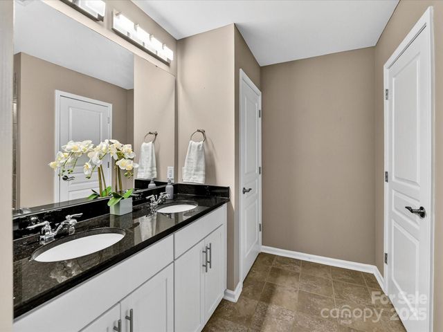 2568 Royal York Avenue, Charlotte, NC 28210