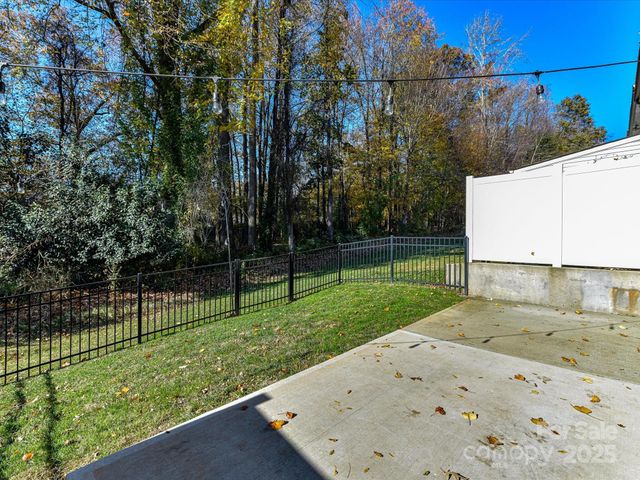 2568 Royal York Avenue, Charlotte, NC 28210