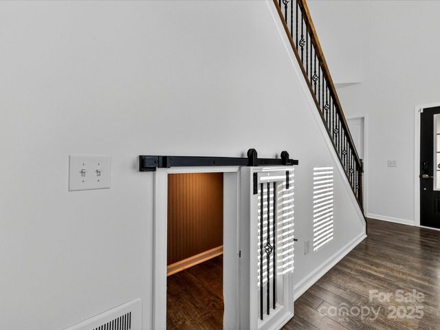 2568 Royal York Avenue, Charlotte, NC 28210