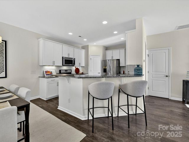 2568 Royal York Avenue, Charlotte, NC 28210