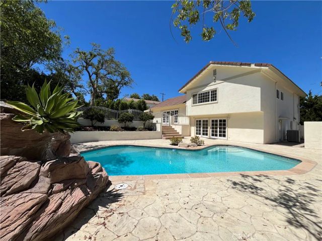 4527 Stark, Woodland Hills, CA 91364