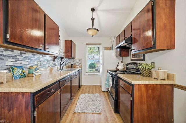 4096 Smokey Lake DR, Virginia Beach, VA 23462