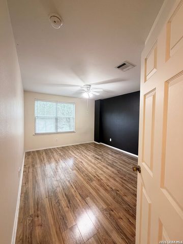 10502 Marengo Ln, San Antonio, TX 78254