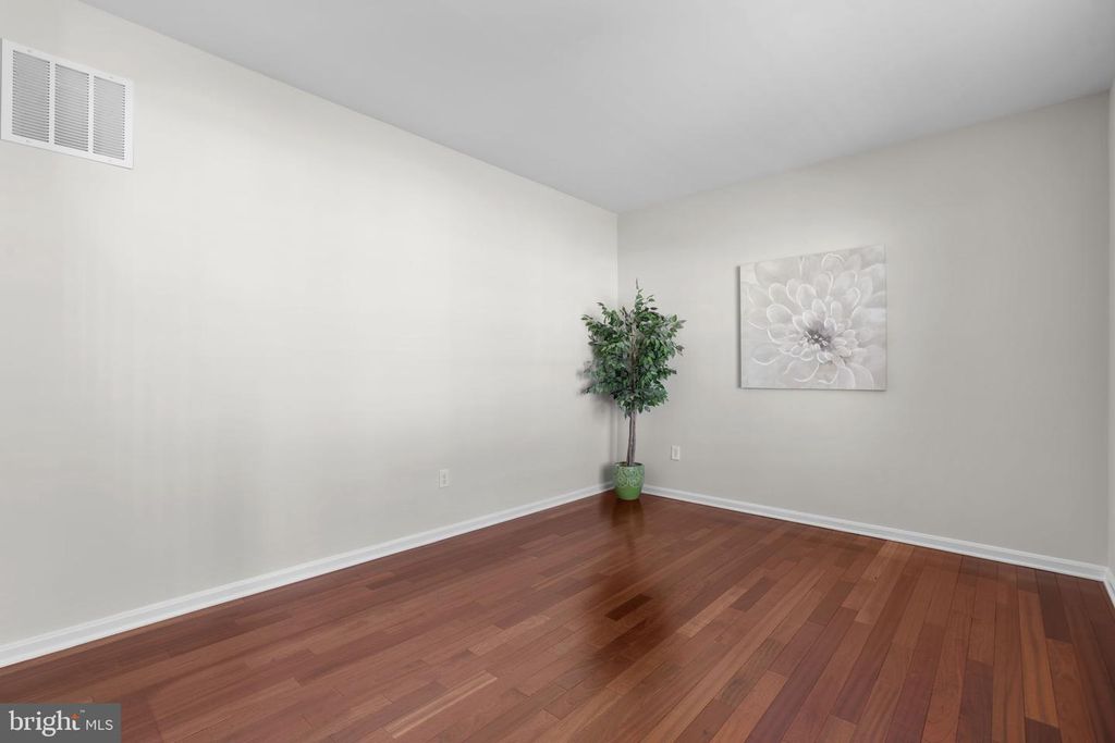 Image 6 of property listing at 1413 DELLA WAY, Davidsonville, MD 21035