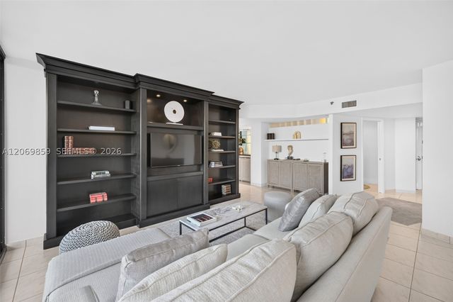 1000 Island Blvd 405, Aventura, FL 33160