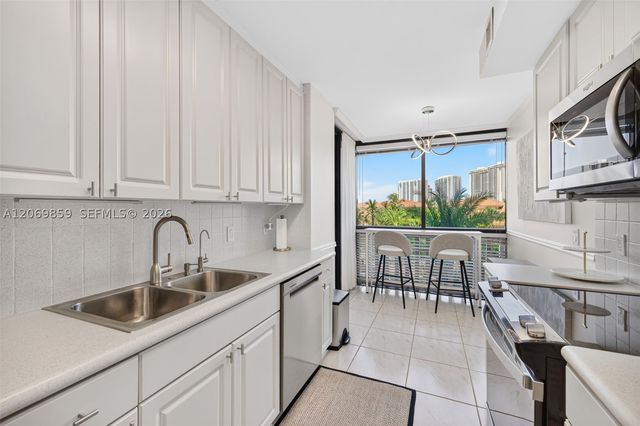 1000 Island Blvd 405, Aventura, FL 33160