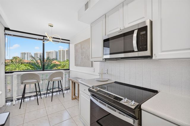 1000 Island Blvd 405, Aventura, FL 33160