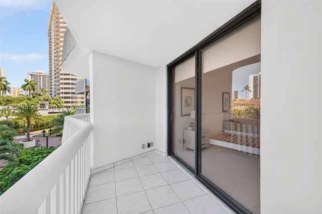 1000 Island Blvd 405, Aventura, FL 33160