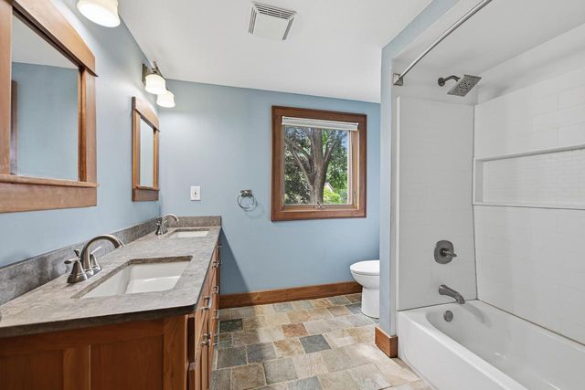 15270 Red Fox LANE, Elm Grove, WI 53122